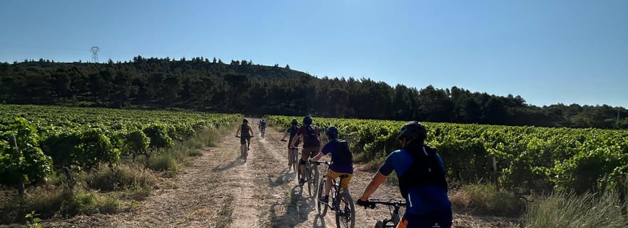 Aureille: Les Civadières, Roquemartine et Les Opies en Vélo