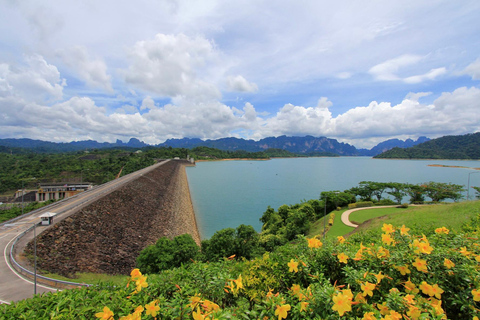 Khao Lak: crucero por el lago Cheow Lan, excursión a pie y tour en kayakKhao Lak: crucero por el lago Cheow Lan, senderismo y excursión en kayak