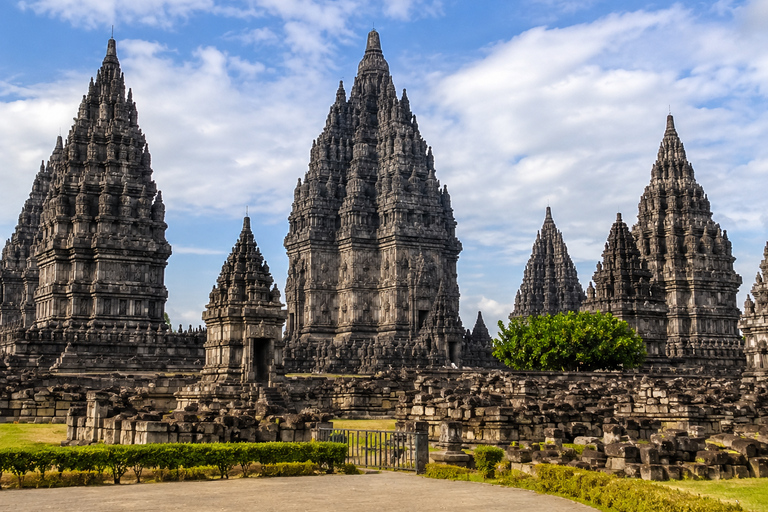 From Yogyakarta: Borobudur and Prambanan Temple Day Trip