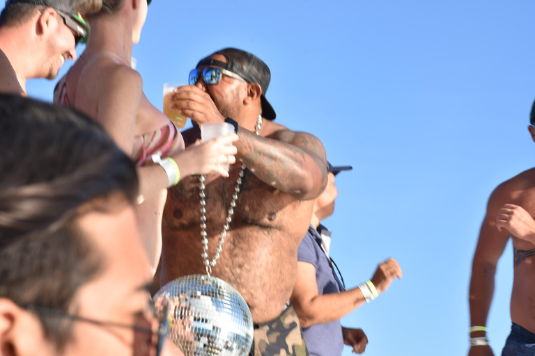 Cancun: Incredible Party on Catamaran+Open Bar-Adults Only!Cancun: Niesamowita impreza na katamaranie + otwarty bar - tylko dla dorosłych!