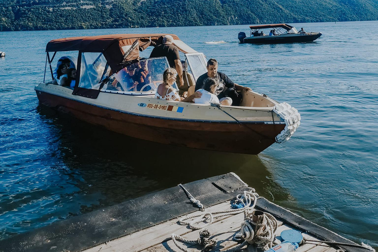 Eselnita: Boat Cruise on the Danube River