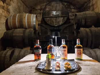 Palma: Tour della distilleria con 3 distillati e degustazione di tapas