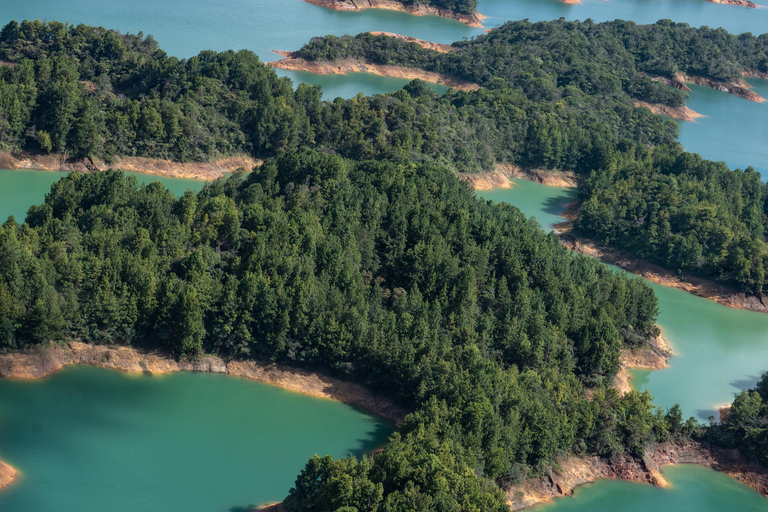 Guatapé: 6-minute scenic helicopter flight over the reservoir