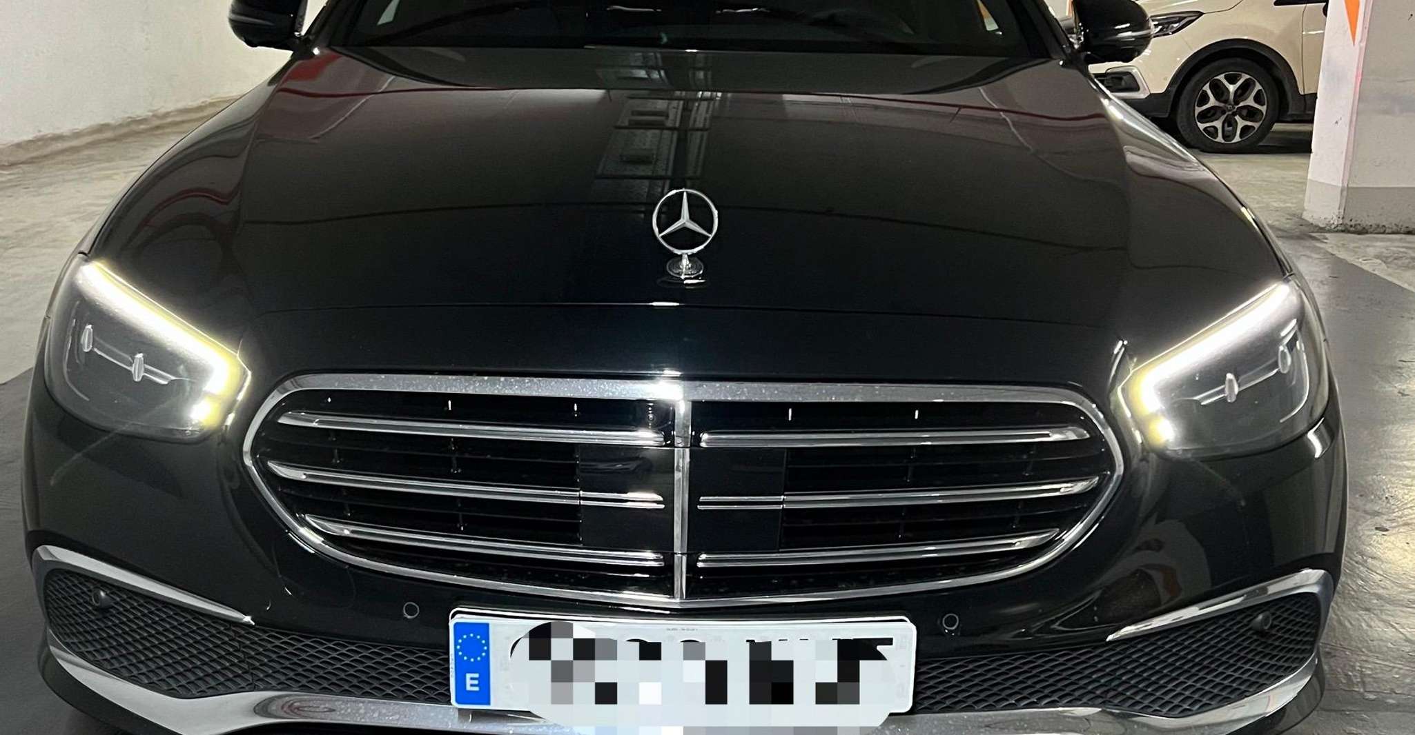 Private Limousine Premium Transfer - Housity