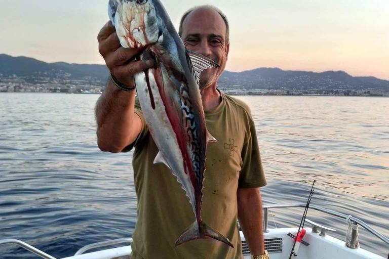 Cádiz: Fishing trip on a boat with skipper Cádiz: Fishing trip on a boat with a skipper