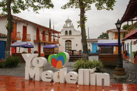 Medellín: City Tour, Botero, Comuna 13 & Metrocable