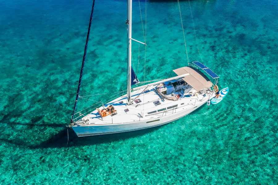 Heraklion: Dia Insel Segelbootfahrt mit Schwimmen und Mahlzeit. Foto: GetYourGuide