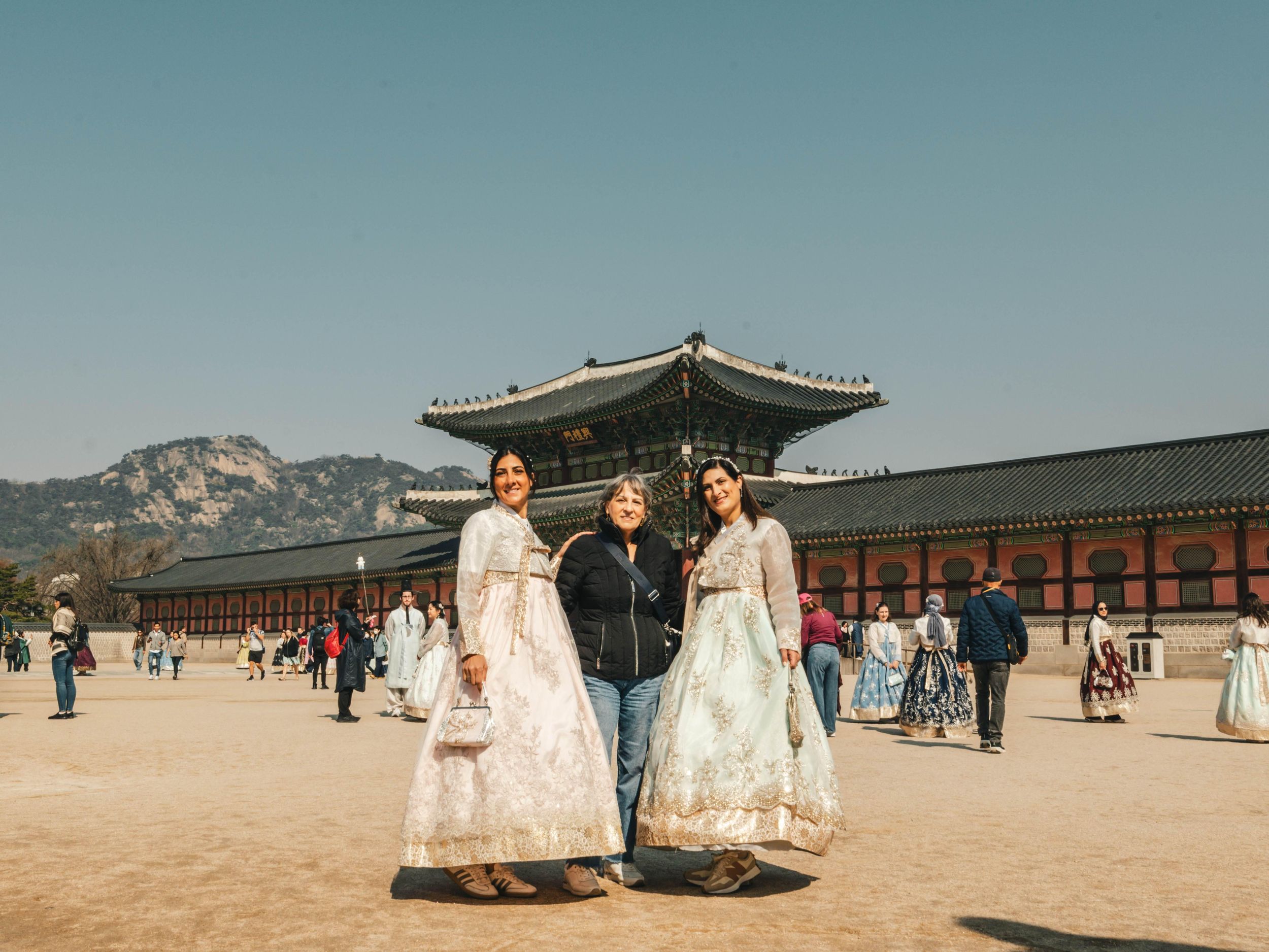 Seoul: Halbtagestour zu den Highlights der Stadt & Schlosstour mit Hanbok-Tracht