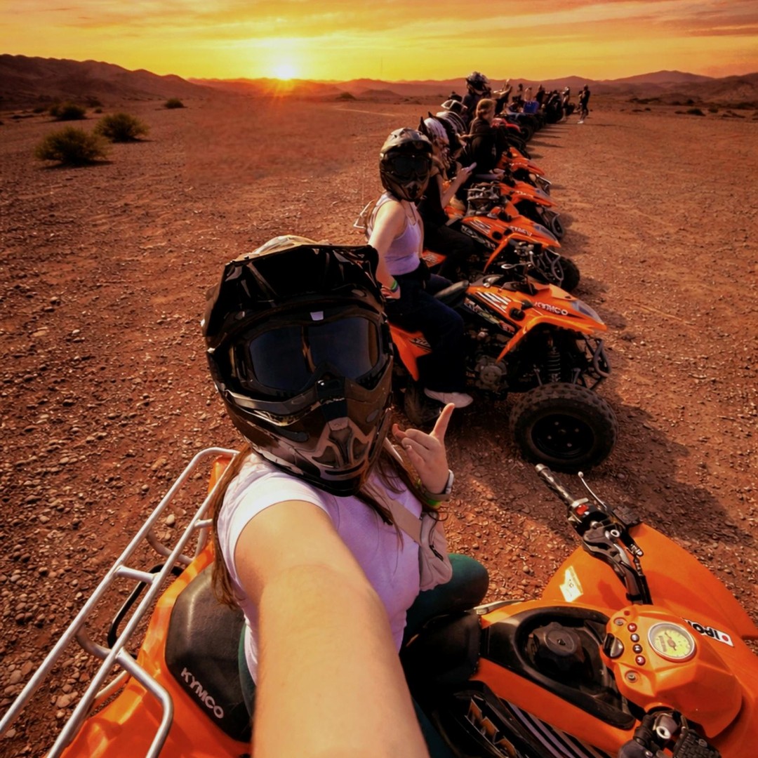 Agafay : quad (45 minutes), dîner au coucher du soleil et spectacle de feu - quad