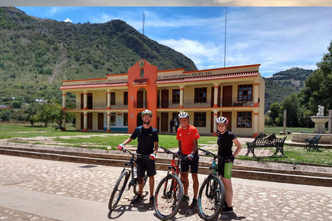 Oaxaca: Tour di 1 giorno in bicicletta e a piedi delle Cascadas de ApoalaPrezzo a partire da 4 persone