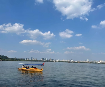 Customized Hangzhou Guided Tour Based on Your Interests