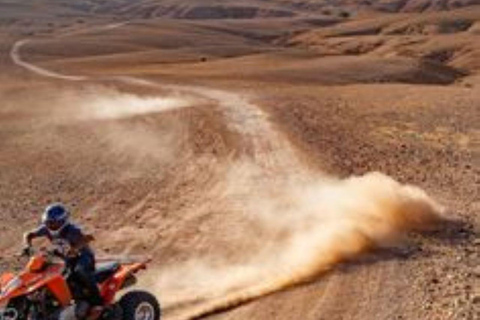 Marrakech: Quad nel deserto di Agafay con cena-spettacolo