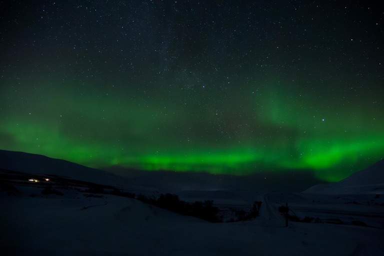 Akureyri Laguna del Bosque y Excursión a la Aurora Boreal