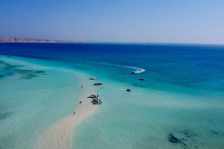 Hurghada : Bateau rapide privé de luxe avec plongée en apnée et fruits.