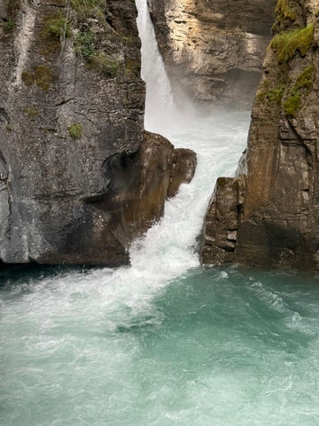 Moraine,lake louise ,Emerald Lake,Johnston Canyon &BanffTour