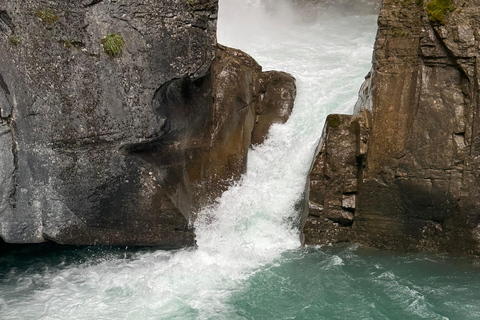 Moraine , lake louise ,Emerald Lake & Johnston Canyon Tour