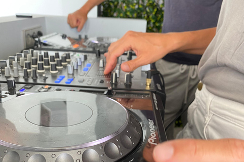 LEARN TO MIX WITH A PROFESSIONAL DJ