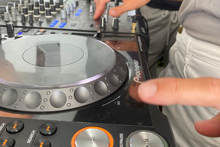 APPRENDRE A MIXER AVEC UN DJ PROFESSIONEL