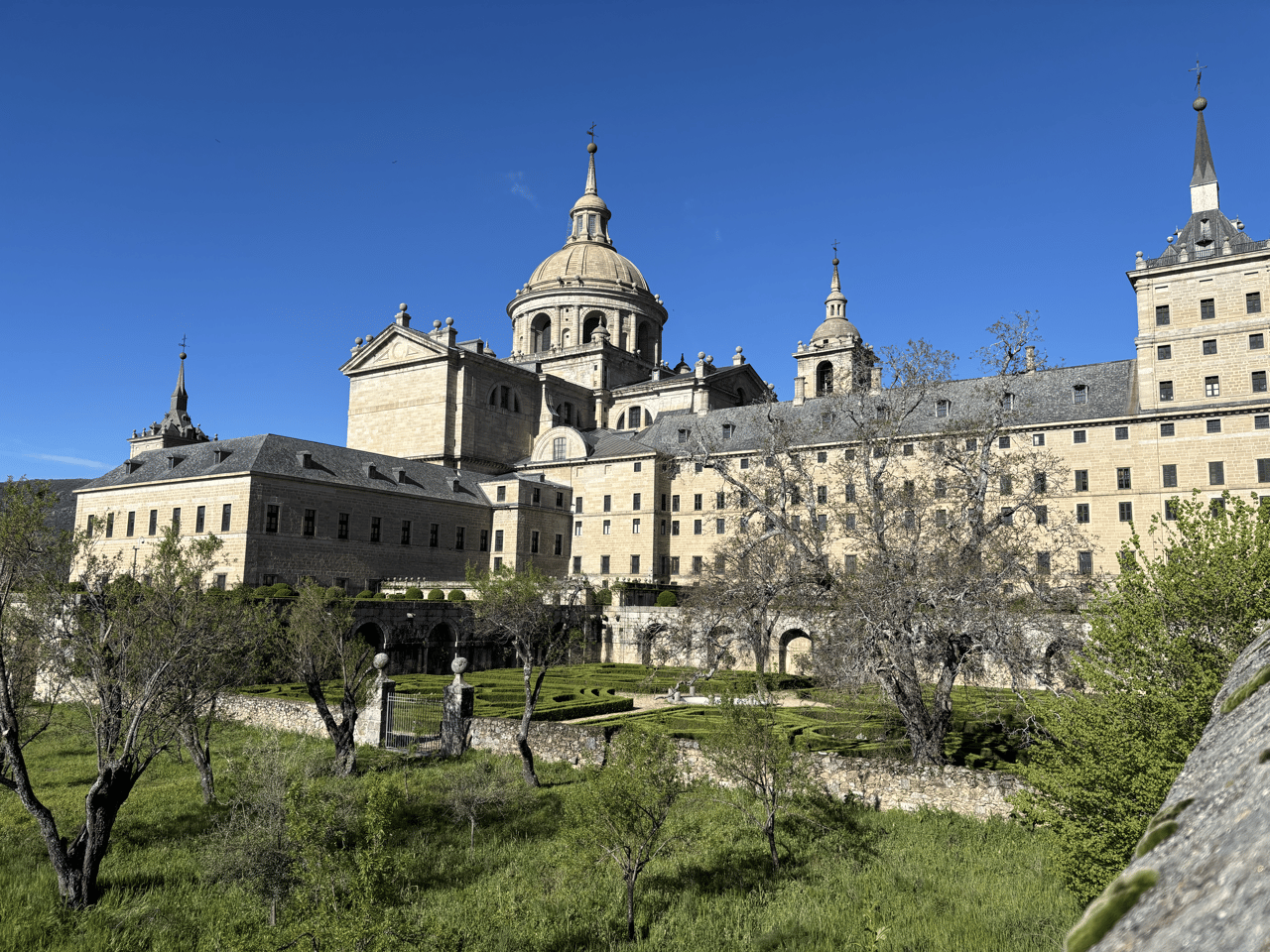 El Escorial und Segovia: Private Tour mit Minivan ab Madrid