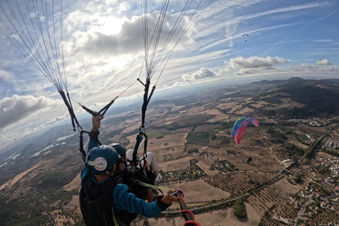 Gleitschirmfliegen: in der Nähe von Ronda (Málaga)