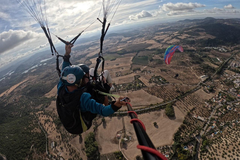 Gleitschirmfliegen: in der Nähe von Ronda (Málaga)