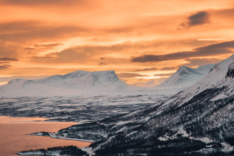 Abisko: Escursione fotografica con fotografo professionistaAbisko: Escursione fotografica/escursione con racchette da neve con fotografo