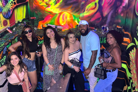 Medellín: Poblado Rooftops and Local Clubs Tour with Shots