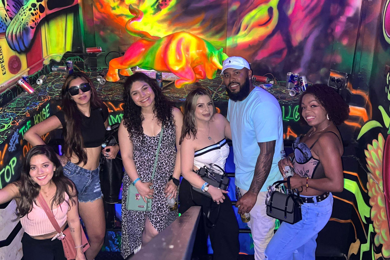 Medellín: Poblado Rooftops and Local Clubs Tour with Shots