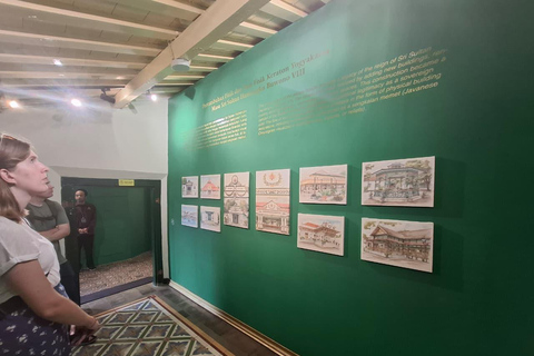 Yogyakarta: Sultan Palace and Water castle Guided Tour Water castle Guided Tour