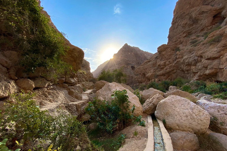 Muscat : Journée complète Wadi Shab &amp; Bimmah Sinkhole + déjeuner libre