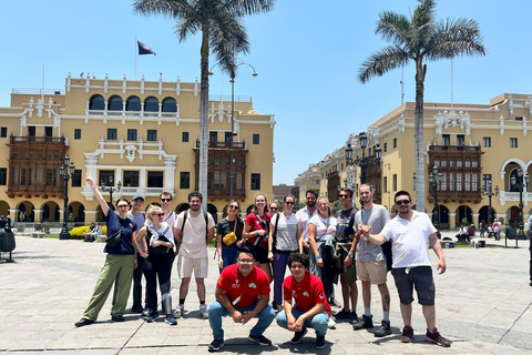 Tour: Let's visit the historic center of Lima and the water park.