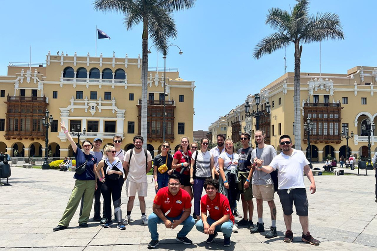 Tour: Let's visit the historic center of Lima and the water park.