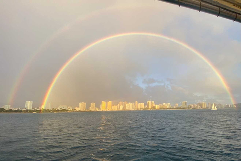 Oahu : Navigation au coucher du soleil en petits groupes intimes