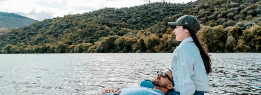 Pinhão : visite privée en bateau électrique de 2 heures avec dégustation de vins incluse