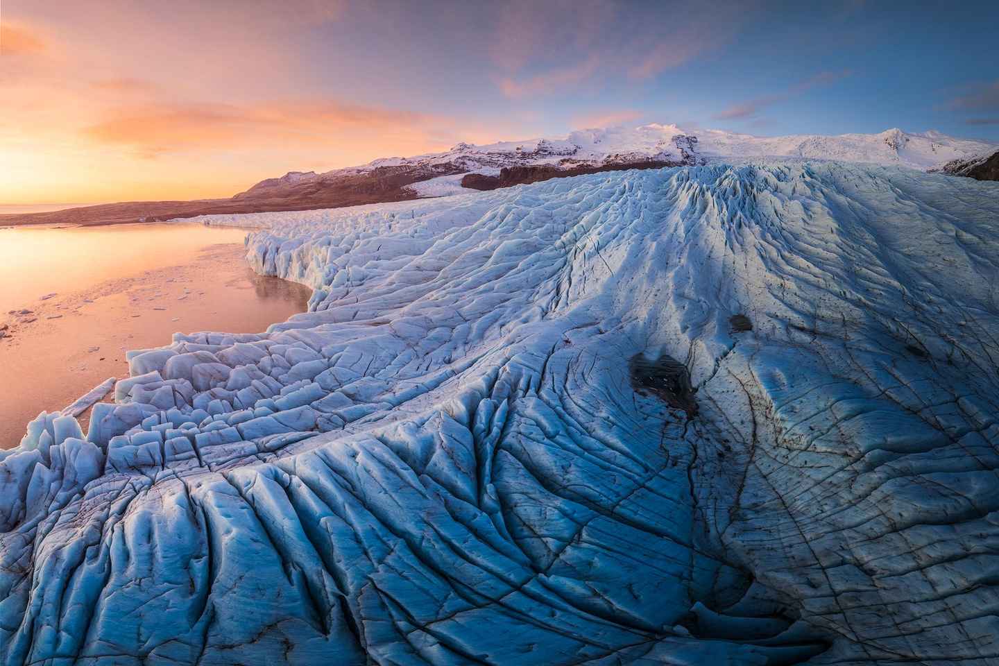 ヴァトナヨークトル スカフタフェットル氷河ハイキング
