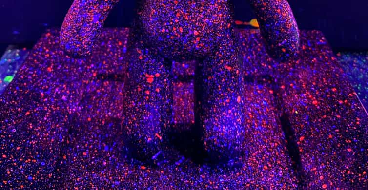 Barcelona: Bear-brick Fluorescent Painting | Wine and Art photo 7