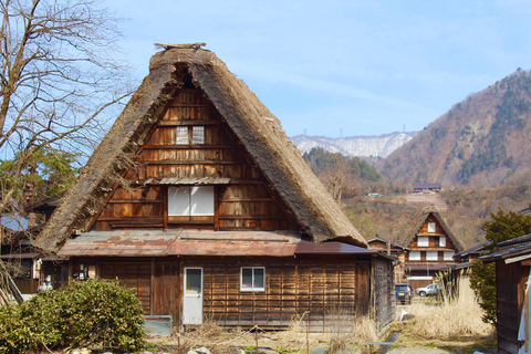 Nostalgisk busstur i Shirakawa-go AM