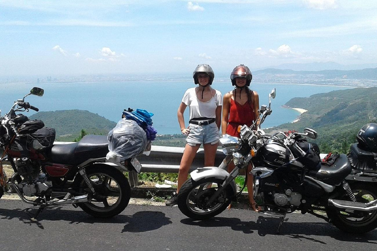 Hue: Ontdek Hai Van Pass met Motorbike Easy Rider tour