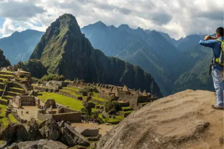 Private Guided Machu Picchu Tour from Aguas Calientes