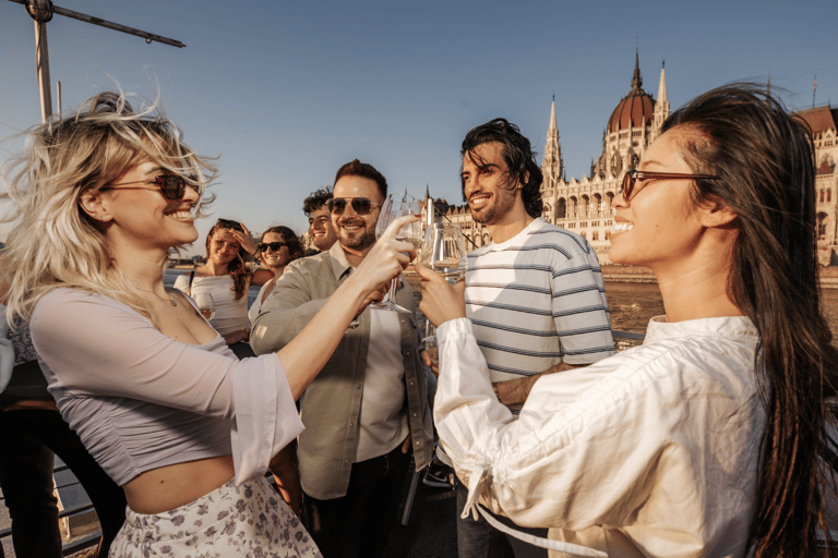 Danube Cruise 360 views with Guaranteed Rooftop Seats, Drink