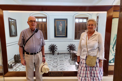 Mumbai: Must-see Sights Walking Tour Group Tour