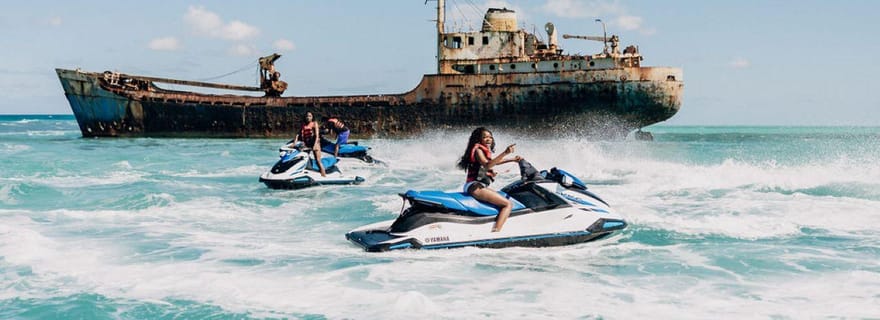 Excursion en jet ski dans les eaux bleues et transparentes des îles Turks et Caicos