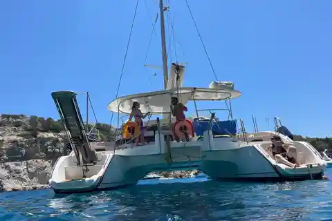 Rhodes - Croisière privée d'une demi-journée en catamaran avec boissons