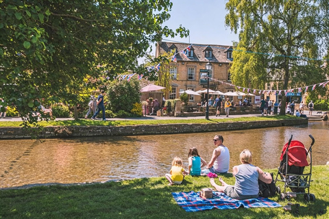 London: Cotswolds & Bibury 8-Person Chinese Day Tour
