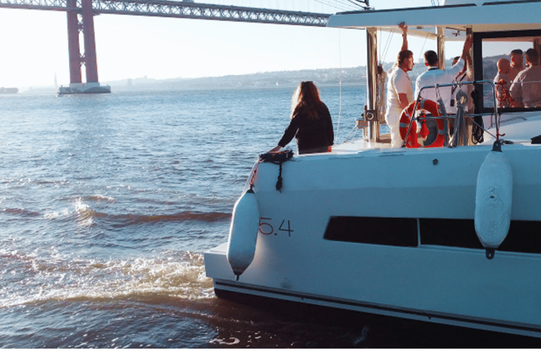 Tour en bateau en catamaran à Lisbonne - Voilier de luxeExcursion en bateau à Lisbonne - Voilier de luxe