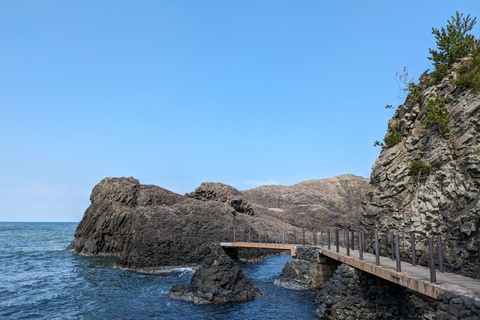 Von Kanazawa aus: Die atemberaubenden Klippen, die Insel und der Hafen von Fukui