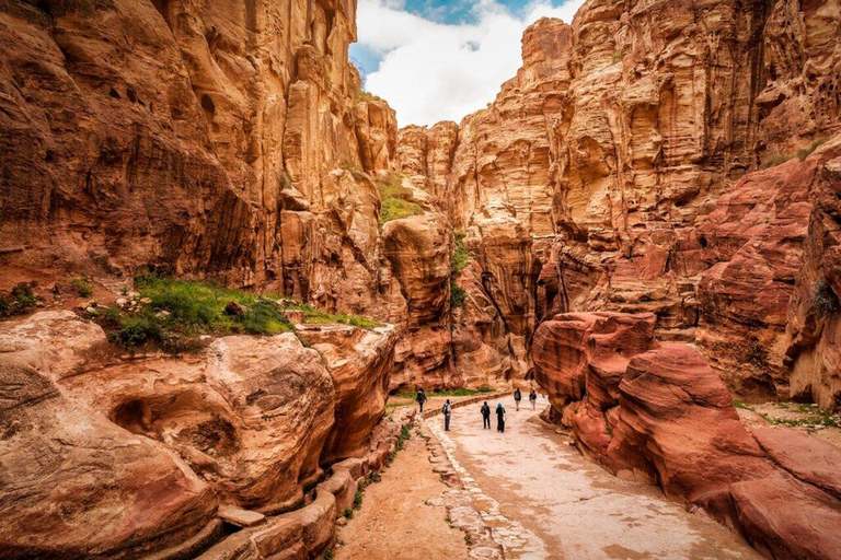 Amman: Dana to Petra 4-Day Trekking Adventure