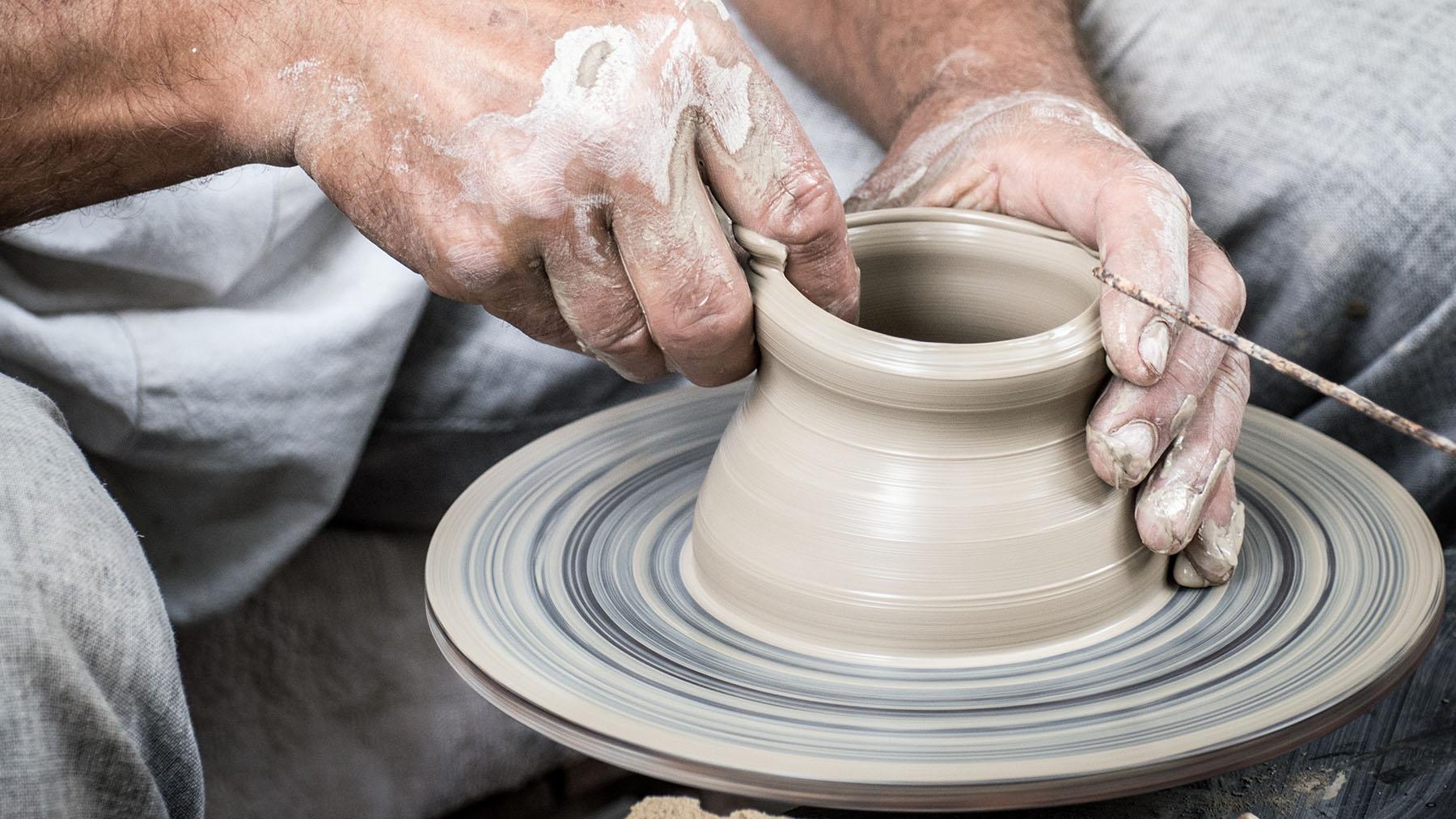 Keramik- und Design-Workshop mit dem Künstler Antoci in Ragusa