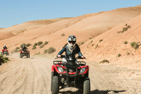 Quad et chèvres sur l&#039;arganier et thé avec Nomade