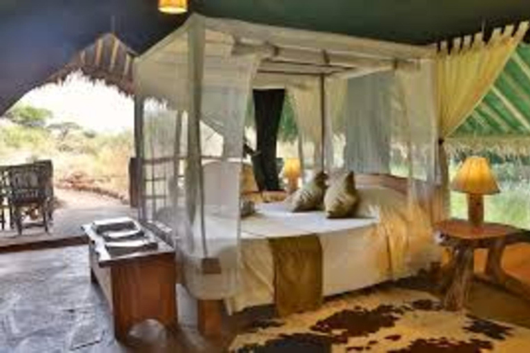 From Nairobi: 9-Day Kenya Classic Lodge Safari